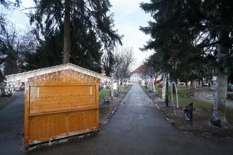 Potresne fotografije: Ovako izgleda Petrinja jutro nakon razornog potresa