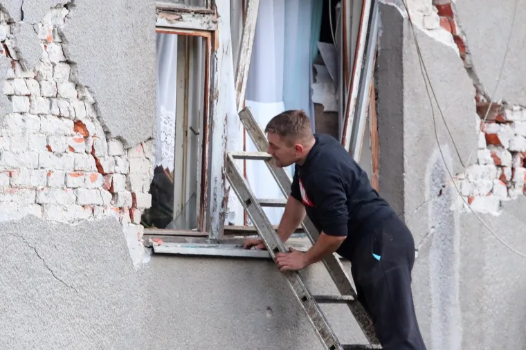 Potresne fotografije: Ovako izgleda Petrinja jutro nakon razornog potresa