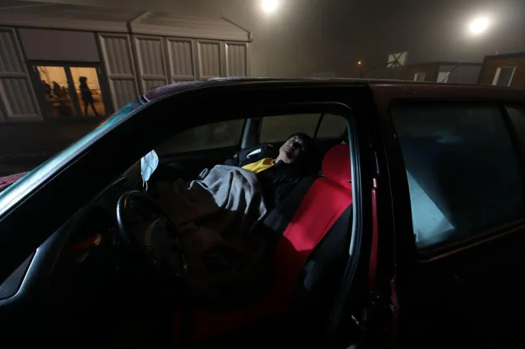 Doček u prihvatnom centru: Pogledajte kako su Novu godinu dočekali u Glini