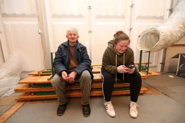 Doček u prihvatnom centru: Pogledajte kako su Novu godinu dočekali u Glini