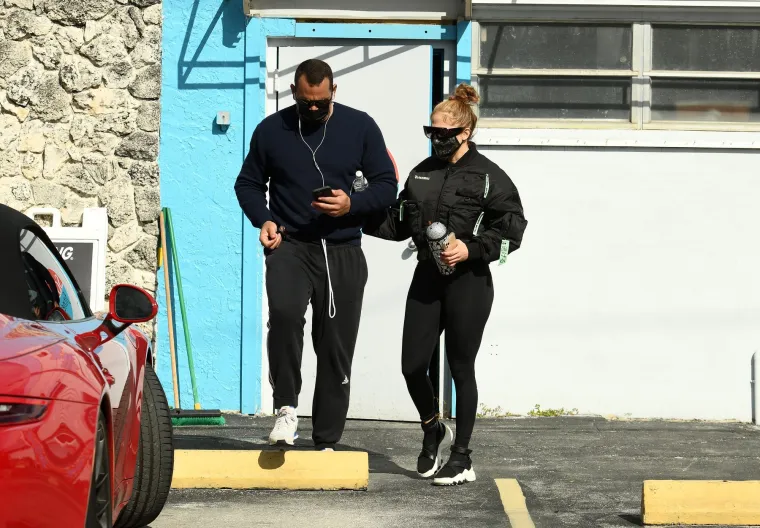 Paparazzi su ih fotkali dok su izlazili iz teretane, a pritom su zabilježili jedan detalj koji dokazuje i da je Jennifer Lopez samo žena od krvi i mesa.