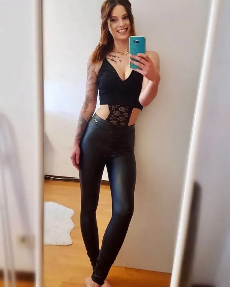 ČISTI SEKS UTEGNUT U LATEKS: Njihove oprave ne izgledaju osobito udobno, no srećom ne pokrivaju mnogo...