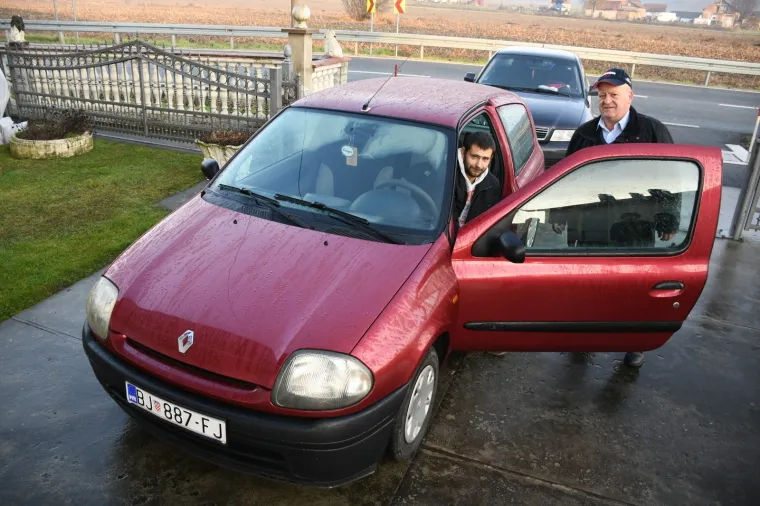 Poklonio auto petrinjskoj obitelji koja čeka prinovu