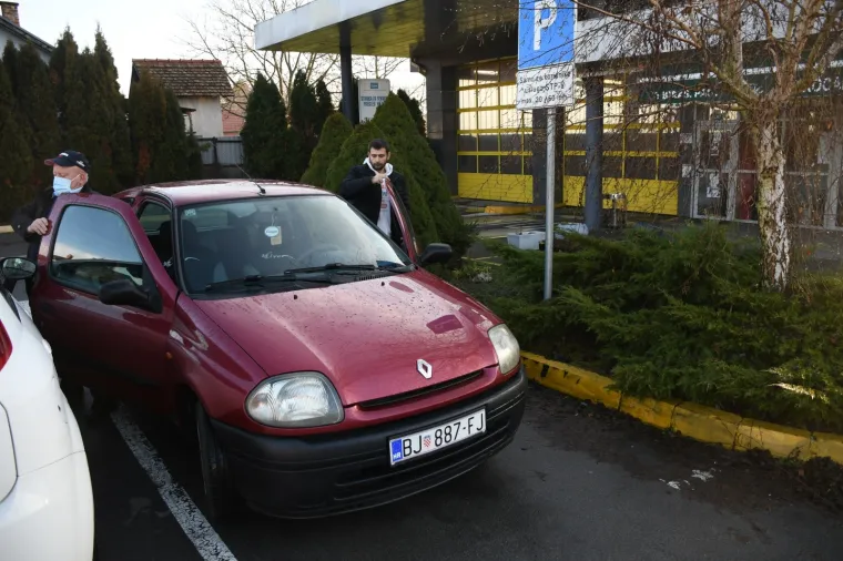 Poklonio auto petrinjskoj obitelji koja čeka prinovu