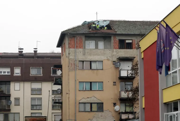 Gotovo tjedan dana nakon potresa, ulice Gline su puste: Na terenu su samo dežurne službe koje saniraju &scaron;tetu