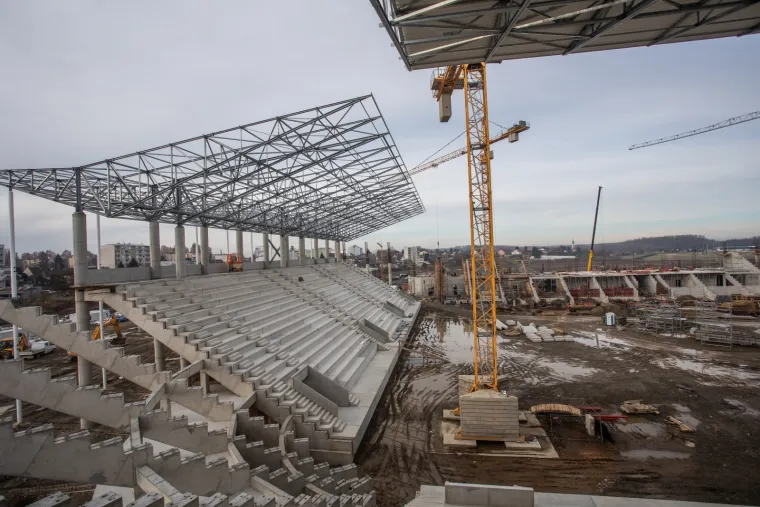 Osijek, Kopački rit - Izgradnja novog nogometnog stadiona na Pampasu. Tri strane tribina su izgrađene i natkrivene.