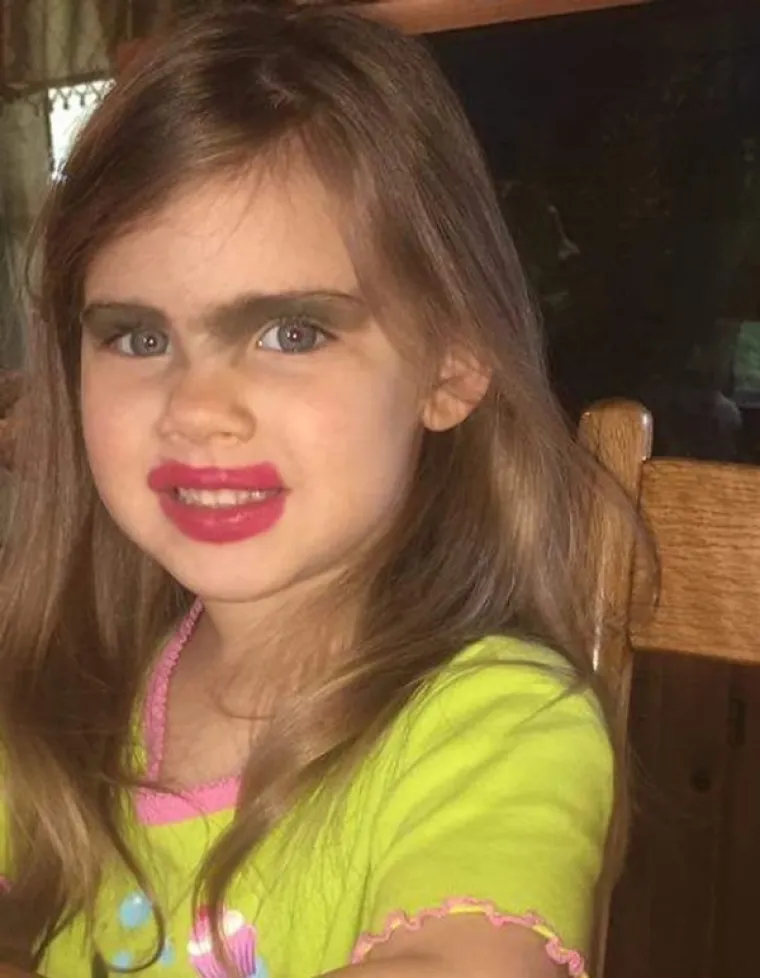 KAD IMAŠ DJECU NE POSTOJE DOSADNI DANI: Roditelji urnebesnim fotografijama otkrili s čime se svakodnevno susreću