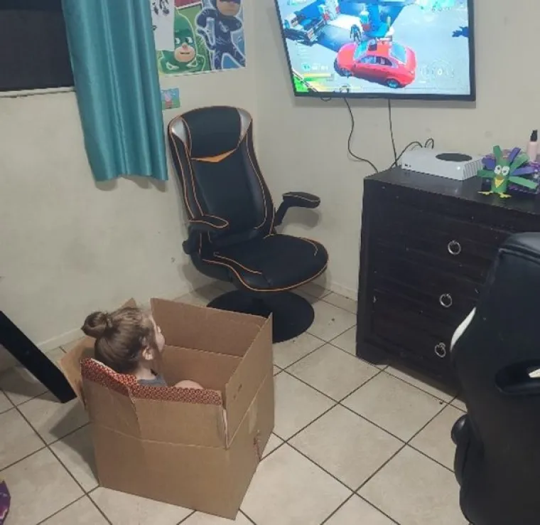 KAD IMA&Scaron; DJECU NE POSTOJE DOSADNI DANI: Roditelji urnebesnim fotografijama otkrili s čime se svakodnevno susreću