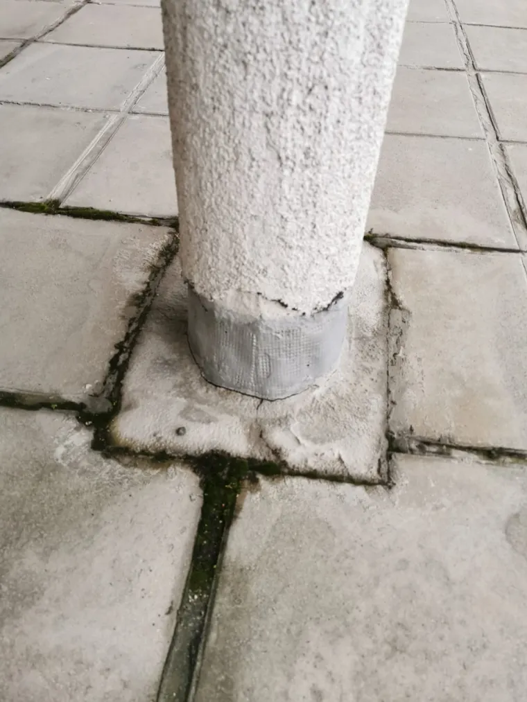 Ograđena zgrada u Vukovarskoj: Pogledajte u kakvom stanju su stupovi na krovu!