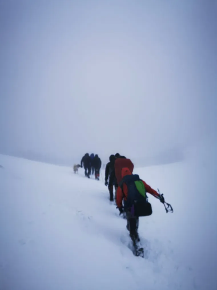 Oprez ako idete u planine! &Scaron;estorica planinara izgubila se u snježnoj mećavi