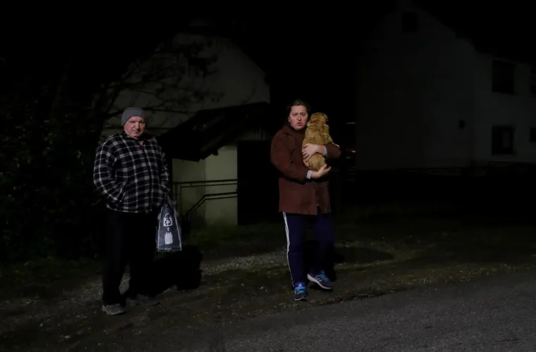 Novi jaki potres napravio nove &scaron;tete u Petrinji, stanovnici u strahu iza&scaron;li na ulice!