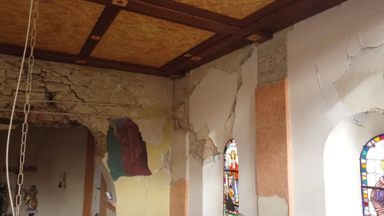 Tužne slike uni&scaron;tene crkve u Kravarskom