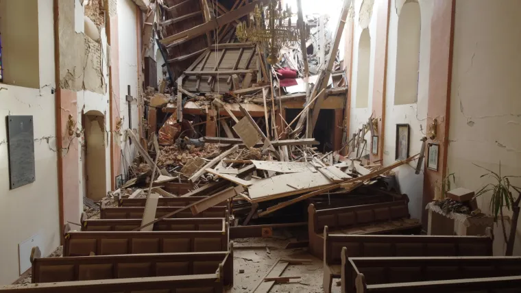 Tužne slike uni&scaron;tene crkve u Kravarskom