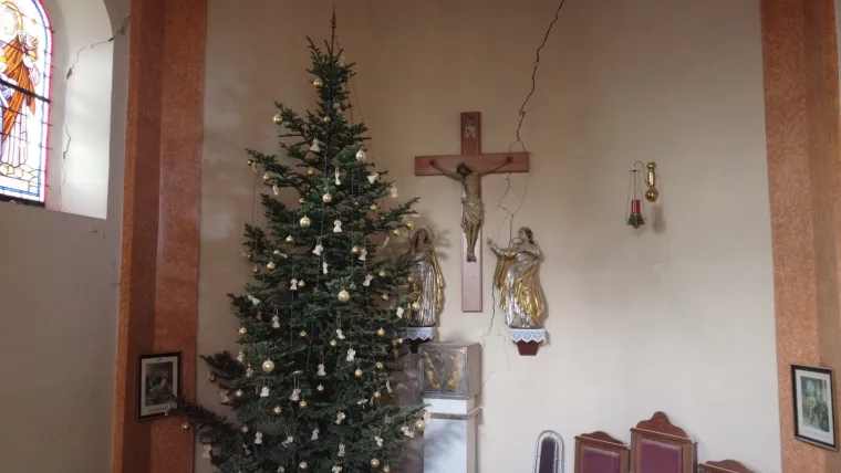 Tužne slike uni&scaron;tene crkve u Kravarskom