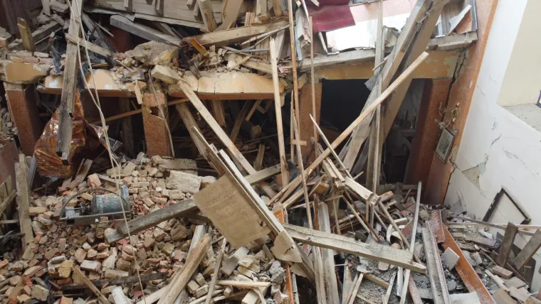 Tužne slike uni&scaron;tene crkve u Kravarskom