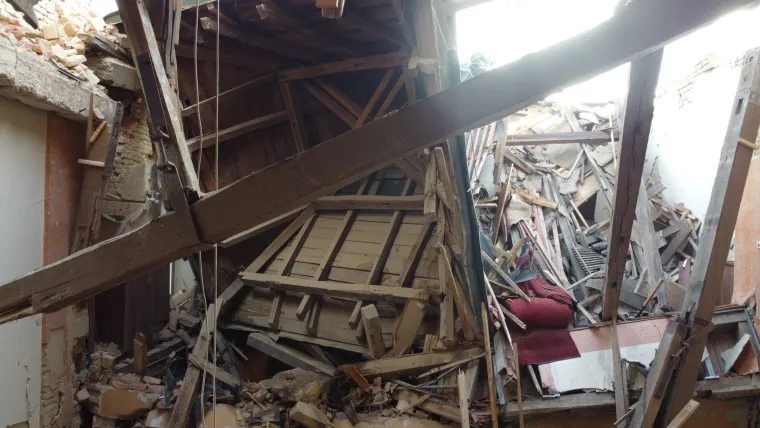 Tužne slike uni&scaron;tene crkve u Kravarskom