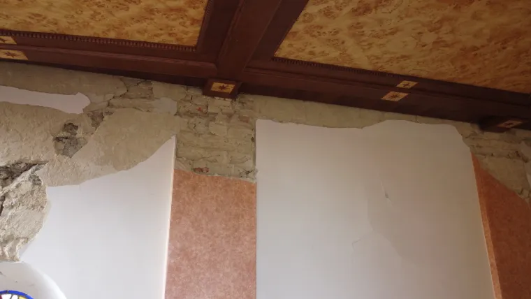 Tužne slike uni&scaron;tene crkve u Kravarskom