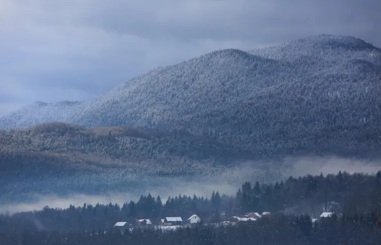 Snježni pokrivač zabijelio je Gorski kotar, skija&scaron;i okupirali Platak