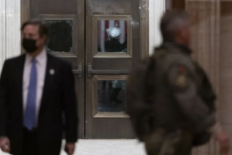 Policajci i zastupnici čiste Kongres nakon nasilng napada Trumpovih prista&scaron;a