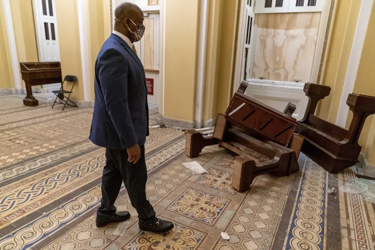 Policajci i zastupnici čiste Kongres nakon nasilng napada Trumpovih prista&scaron;a