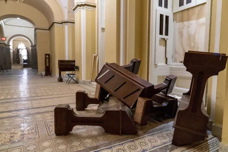 Policajci i zastupnici čiste Kongres nakon nasilng napada Trumpovih prista&scaron;a