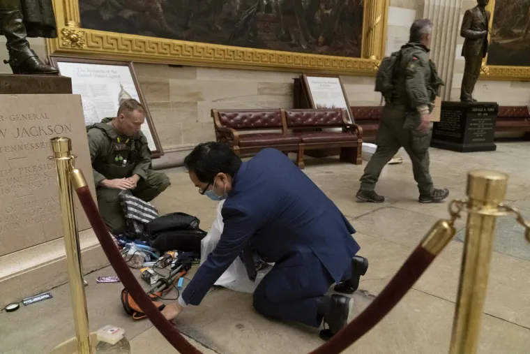 Policajci i zastupnici čiste Kongres nakon nasilng napada Trumpovih prista&scaron;a