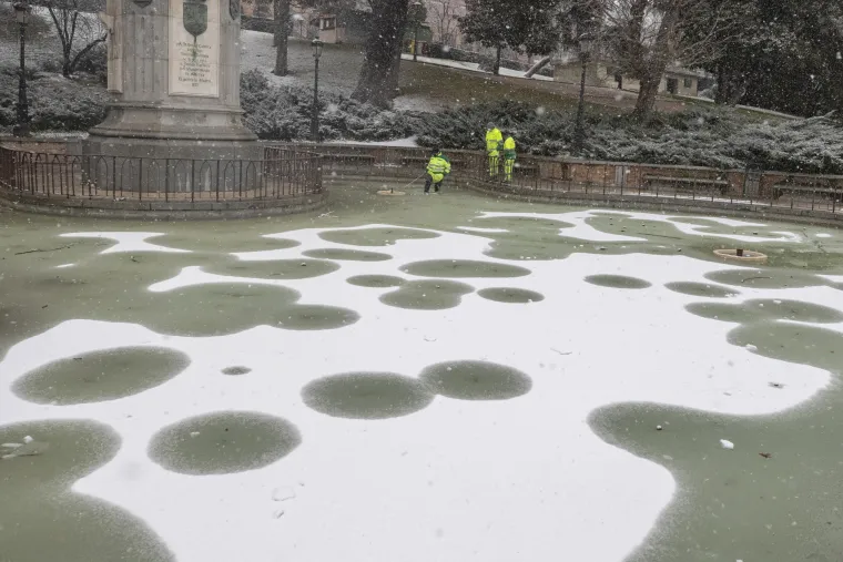 Madrid pogodila nezabilježena snježna mećava: 'Situacija je jako teška. Ovakav snijeg nismo imali u zadnjih 50 godina'