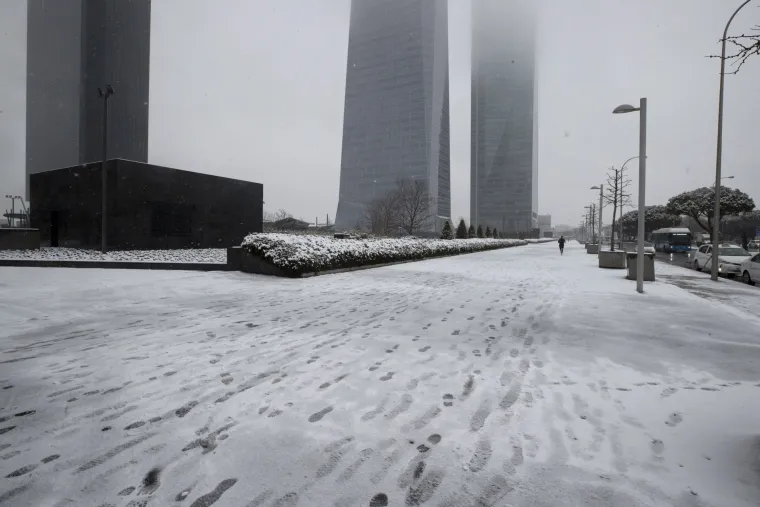 Madrid pogodila nezabilježena snježna mećava: 'Situacija je jako teška. Ovakav snijeg nismo imali u zadnjih 50 godina'
