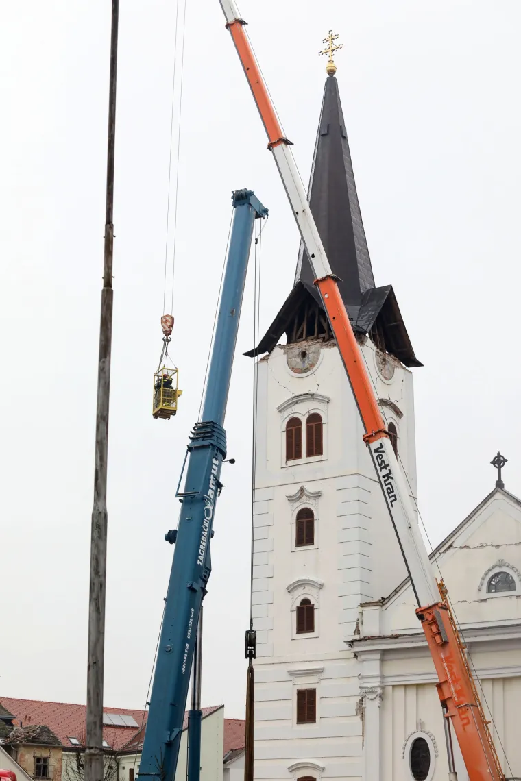 Kreću pripreme za ru&scaron;enje tornja sisačke katedrale