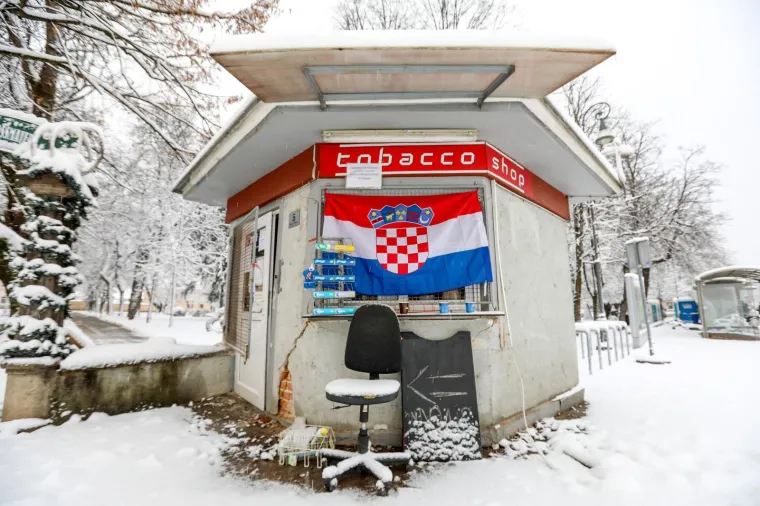 Da ti srce pukne! Razru&scaron;ena Petrinja prekrivena snijegom jo&scaron; je sablasnija, tlo i dalje podrhtava