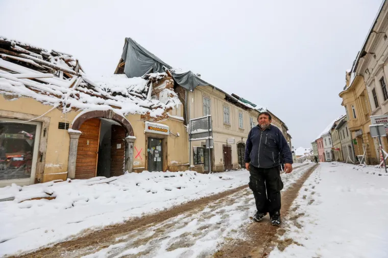 Da ti srce pukne! Razru&scaron;ena Petrinja prekrivena snijegom jo&scaron; je sablasnija, tlo i dalje podrhtava