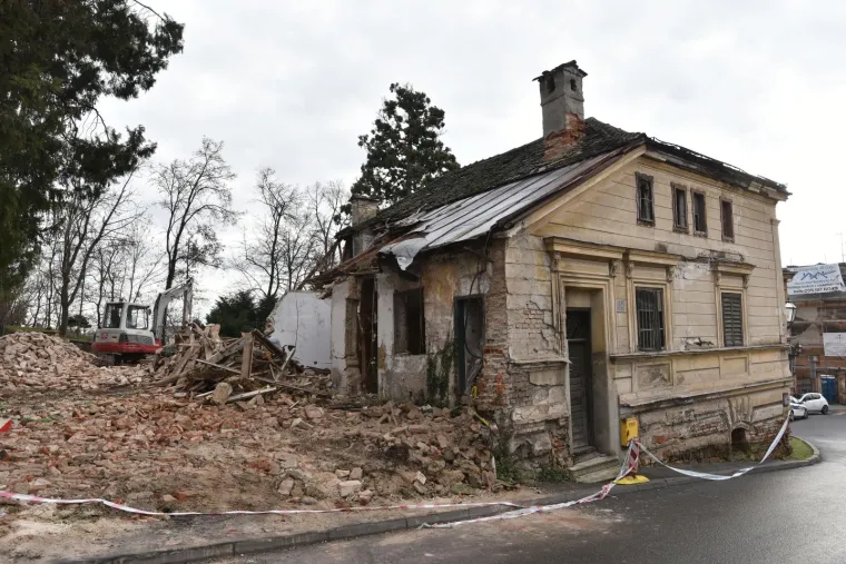 Ru&scaron;i se kuća Mlinarich, jedna od najstarijih kuća u Zagrebu