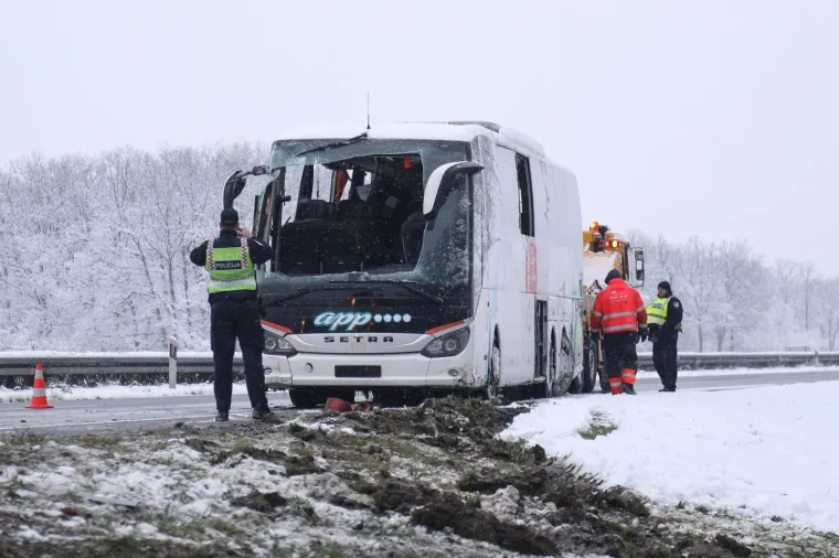 Autobus sletio s autoceste kod Jastrebarskog