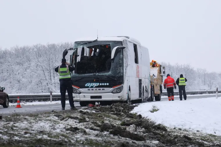 Autobus sletio s autoceste kod Jastrebarskog