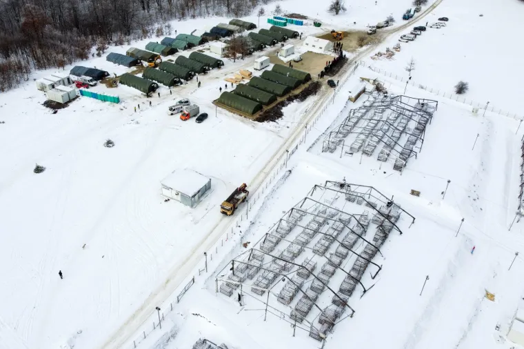 Fotografije iz zraka kampa Lipa u Bihaću u kojemu je smje&scaron;teno oko 900 migranata