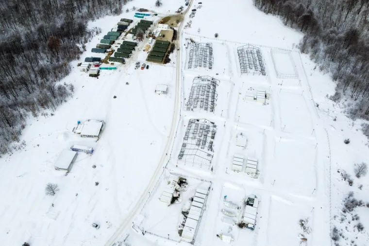 Fotografije iz zraka kampa Lipa u Bihaću u kojemu je smje&scaron;teno oko 900 migranata