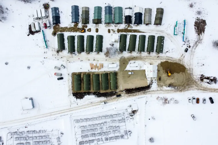 Fotografije iz zraka kampa Lipa u Bihaću u kojemu je smje&scaron;teno oko 900 migranata