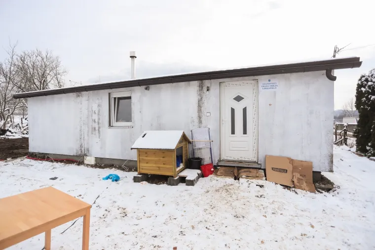 Ovo je kuća koju su Triljani i prijatelji izgradili za obitelj Suknaić u Majskim Poljanama