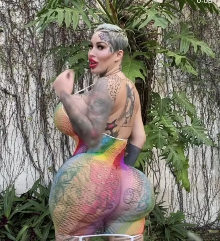 Ovisnici o plastici očito se vode idejom - 'vi&scaron;e je vi&scaron;e'