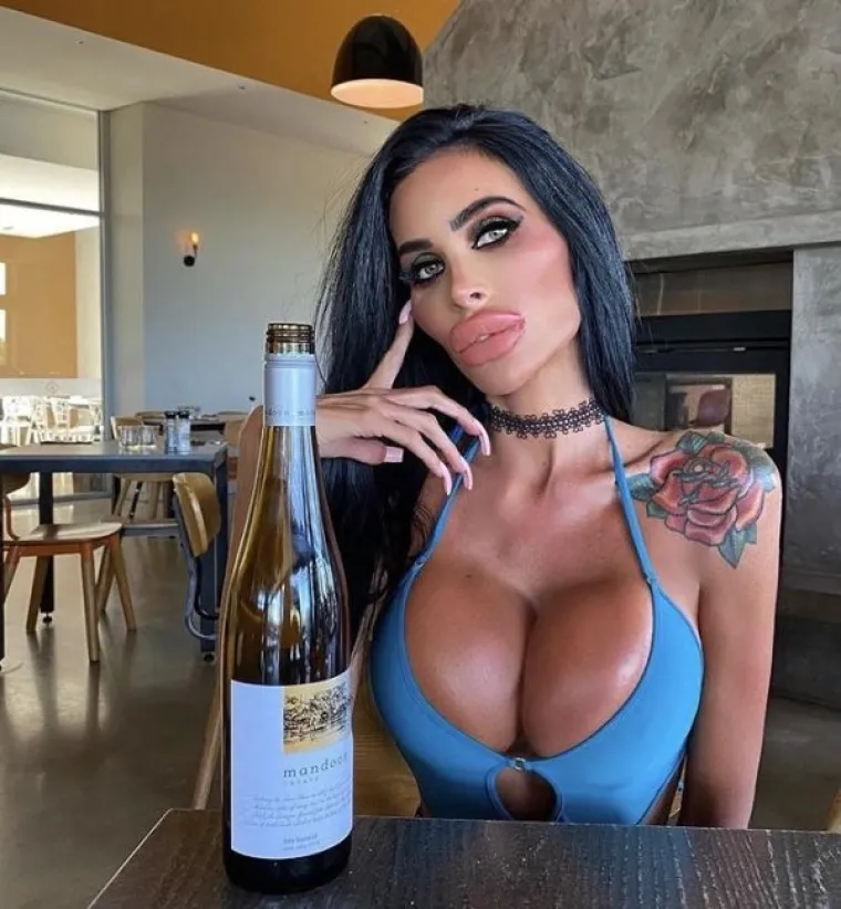 Ovisnici o plastici očito se vode idejom - 'vi&scaron;e je vi&scaron;e'