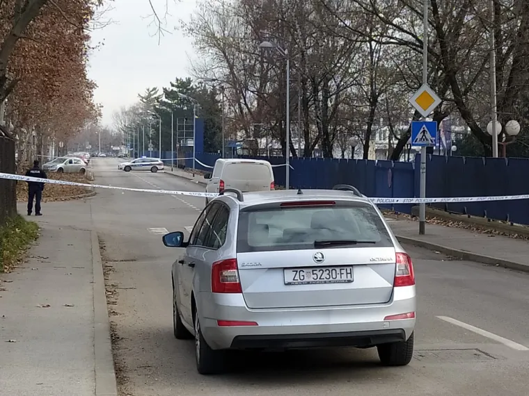 Policija je na mjestu napada na zagrebačkom Žitnjaku: Mu&scaron;karac i žena upucani nakon &scaron;to su iza&scaron;li iz auta!