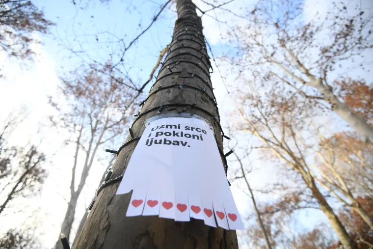 Probali uljepšati tmurna vremena: 'Uzmi srce i pokloni ljubav'