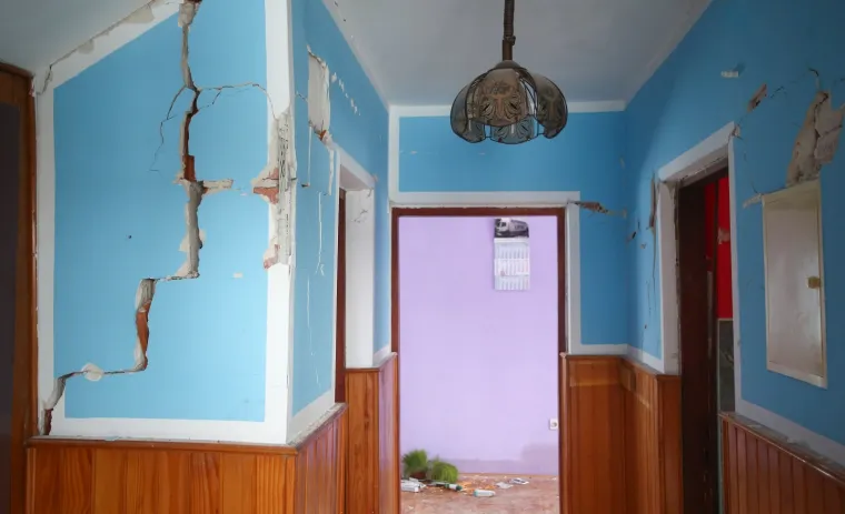 Obitelj Likević nakon potresa dobila mobilnu kućicu od Caritasa: 'Bojimo se računa za grijanje'