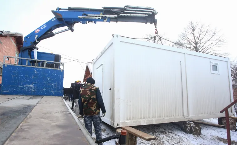 Obitelj Likević nakon potresa dobila mobilnu kućicu od Caritasa: 'Bojimo se računa za grijanje'