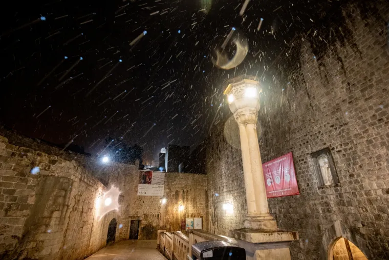 Čudesan prizor: U Dubrovniku zalepr&scaron;ale prve snježne pahulje