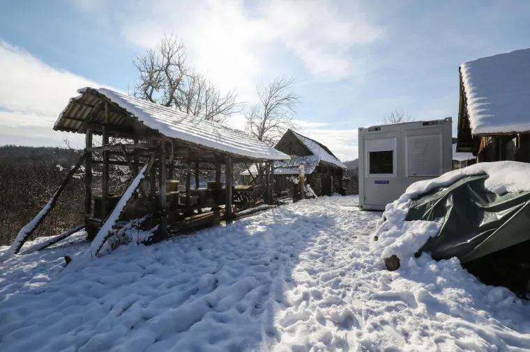 Kuću mu, doslovno, jo&scaron; drži samo prozor: 'Supruga i ja danima nismo mogli doći k sebi od straha'
