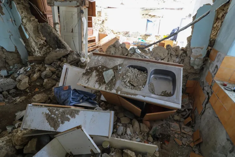 Kuću mu, doslovno, jo&scaron; drži samo prozor: 'Supruga i ja danima nismo mogli doći k sebi od straha'