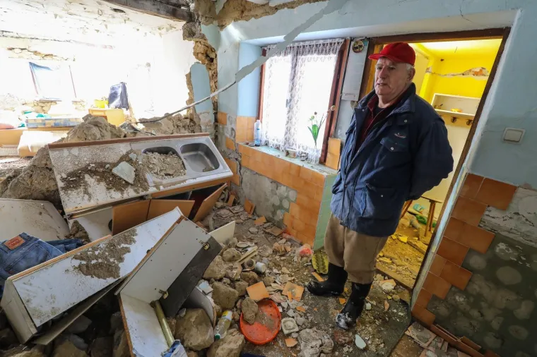 Kuću mu, doslovno, jo&scaron; drži samo prozor: 'Supruga i ja danima nismo mogli doći k sebi od straha'