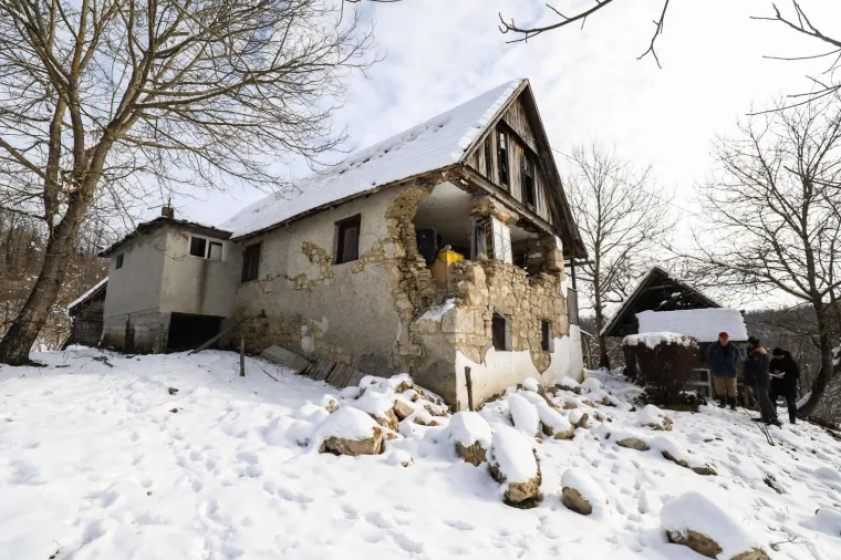 Kuću mu, doslovno, jo&scaron; drži samo prozor: 'Supruga i ja danima nismo mogli doći k sebi od straha'