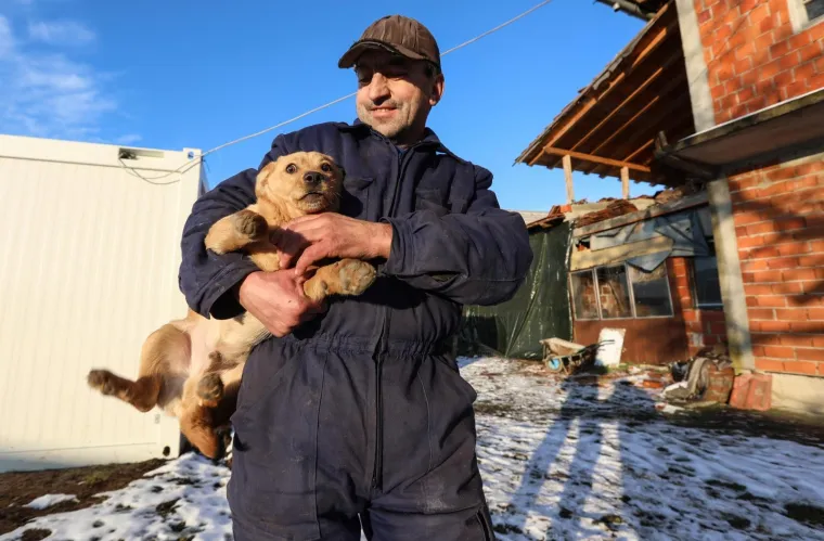 Josip je u potresu ostao bez kuće, ali ne i bez Mede kojeg danas zove Potres